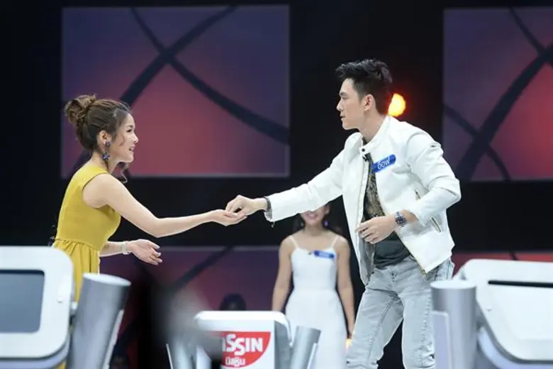 ทีวีไกด์: รายการ “ตกสิบหยิบล้าน” จะไหวมั้ย??? “แอร์ – ภัณฑิลา” วอนหาเรื่องให้ตัวเองแท้ๆ ริดวลคำถามกับ แชมป์ปริศนาอักษรไขว้!!!