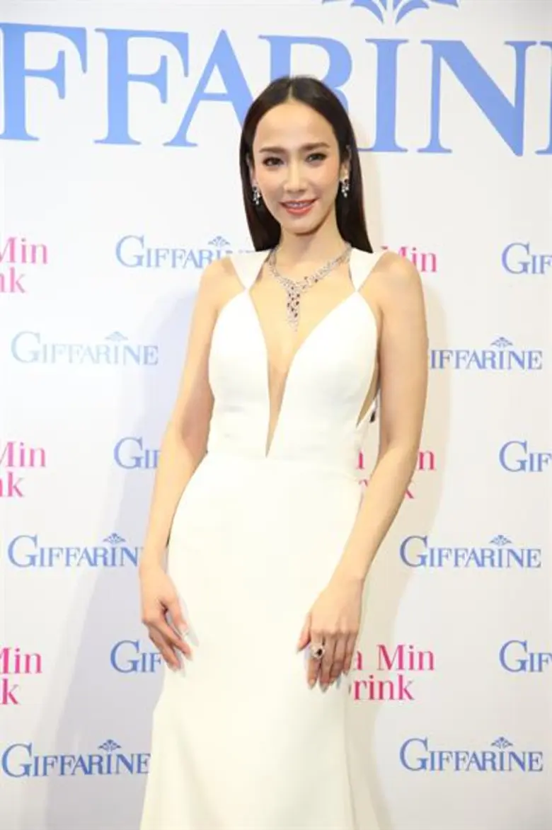 อั้ม พัชราภา ไม่ยอมอ่อนข้อให้ตัวเอง โชว์ความสวยและสตรองตลอดกาล