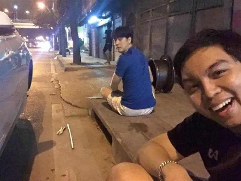 ฟิล์ม รัฐภูมิ หวิดดับ รถเสียหลัก ยางแตกกลางดึก