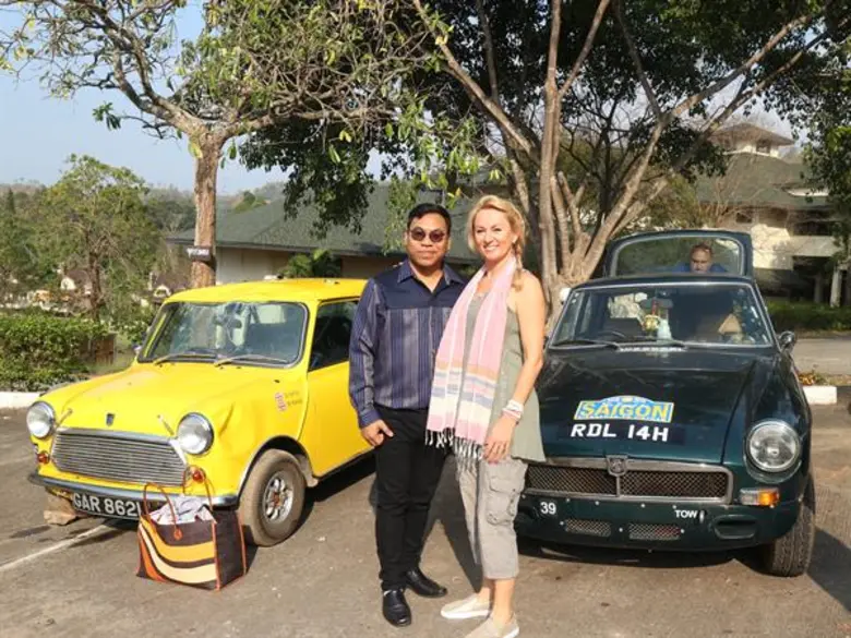 กองส่งเสริมศิลปวัฒนธรรม มหาวิทยาลัยนเรศวร ต้อนรับรายการแรลลี่ท่องเที่ยว  “The Road to Saigon” จากเชียงใหม่สู่ไซง่อนด้วยรถหรูคลาสสิคโบราณ  พร้อมมอบผ้าทอนาโนเทคโนโลยี นวัตกรรมสินค้าเพื่อการท่องเที่ยว