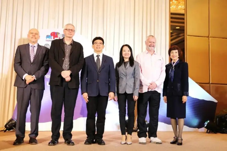 นายอธิปัตย์ บำรุง ผู้อำนวยการสำนักงานบริห...