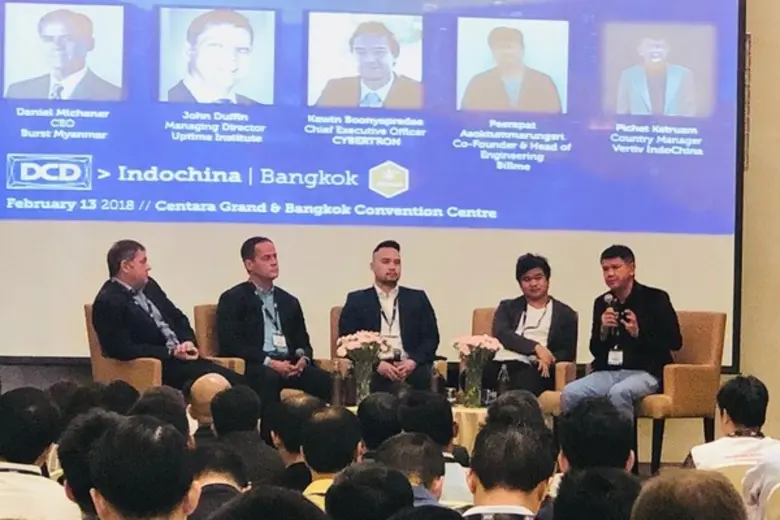 นายพิเชฏฐ เกตุรวม (ขวาสุด) ผู้จัดการภูมิภ...