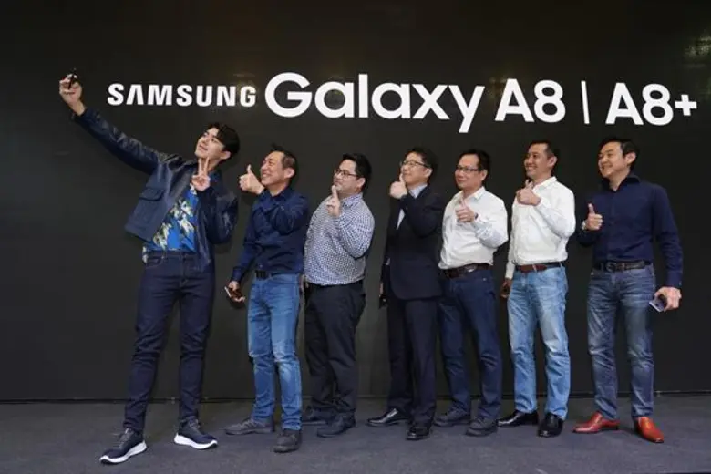 ซัมซุง ส่ง “กาแลคซี่ เอ 8/เอ 8 พลัส (2018)” ชูกล้องหน้าคู่ ความละเอียดสูง ฟีเจอร์ Live Focus และ Bixby 2.0 ผู้ช่วยอัจฉริยะ มัดใจชาวมิลเลนเนียล!
