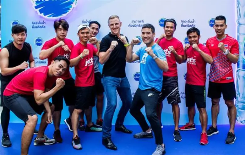 เดน แพทริค เค็นท์เวล ผู้จัดการประจำประเทศ...