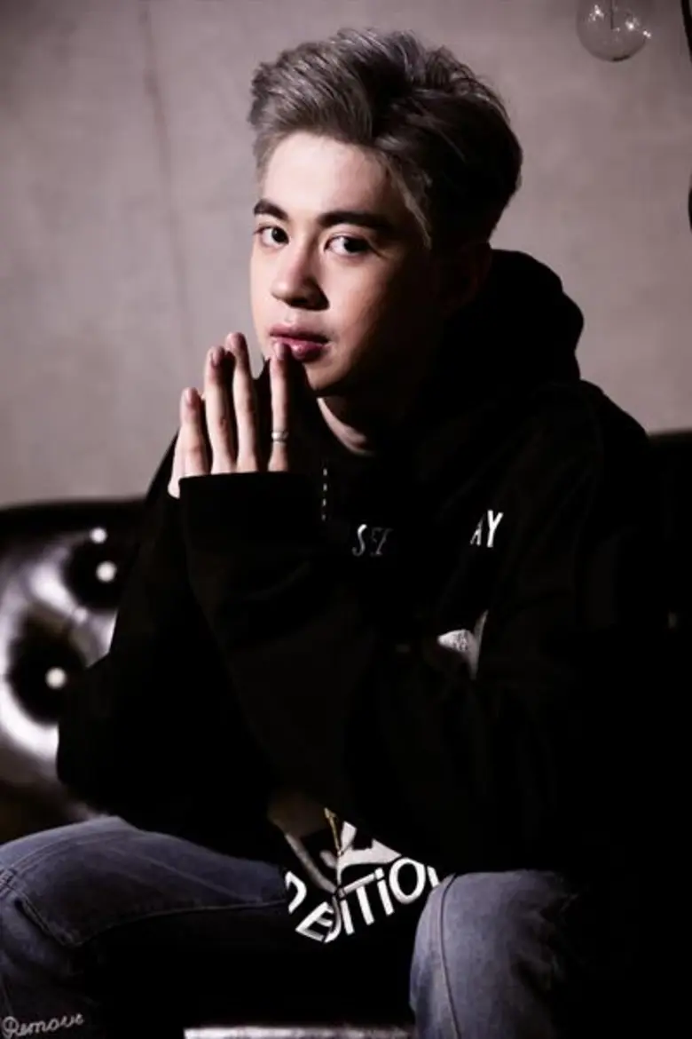 เคยแจ้งเกิดในฐานะศิลปินบอยแบนด์สุดฮอต "EVO Nine" (อ...