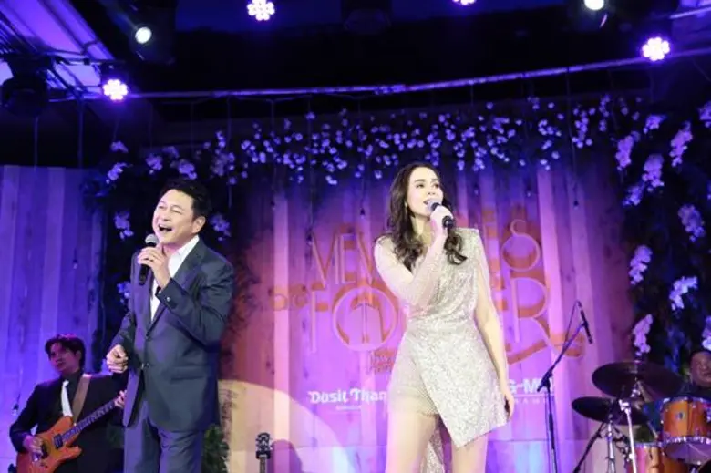 'กบ ทรงสิทธิ์ ควงแขน นัท มีเรีย’ โชว์เพลงรักสุดอบอุ่นในคอนเสิร์ต MEMORIES ARE FOREVER ให้เพลงผูกใจ คิดถึงกันตลอด ซีรีย์ที่ 3 'LOVE’