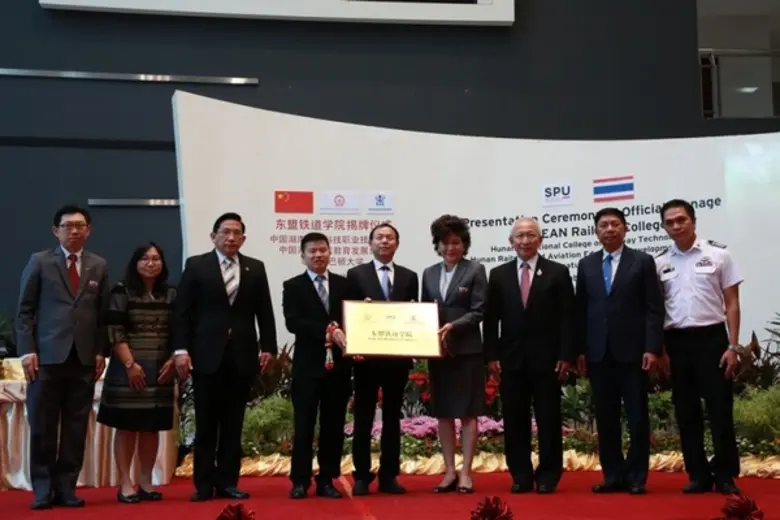 ผู้บริหารมหาวิทยาลัยศรีปทุม เข้าพบปะหารือ...