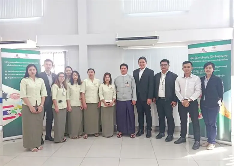 นายกิตติชาติ โพธิทัต (ที่ 4 จากขวา) ผู้อำ...