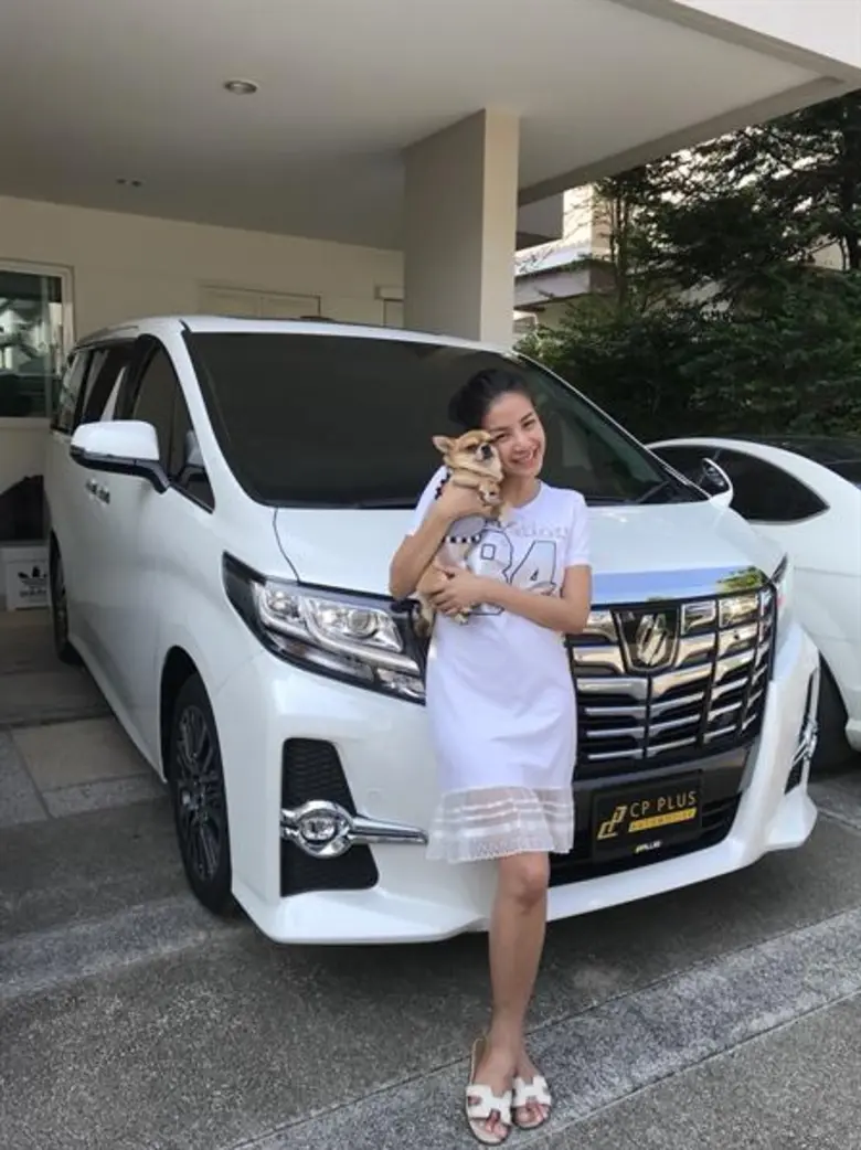 “ใบเตย อาร์สยาม” โต้ ! รวยอู้ฟู้  ลั่น ! ถอยรถใหม่ป้ายแดงเพื่อวิ่งรับงาน