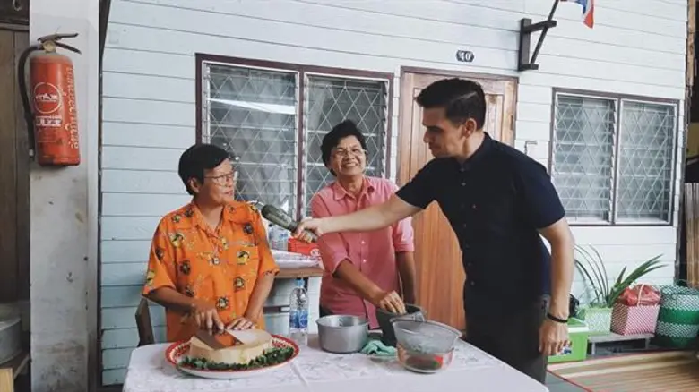 “แดเนียล” ติดใจตลาดโบราณร้อยปี พาลัดเลาะตลาดเก่าก๊กพระยา และตลาดบางหลวง รศ.122