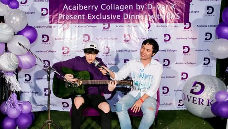 แฟนคลับฟินกระจาย! ล่องเรือใกล้ชิด “บาส สุรเดช”  จัดเต็มสุดเอ็กซ์คลูซีฟ ทั้ง ร้องเพลง-เล่นกีต้าร์สดๆ ครั้งแรก