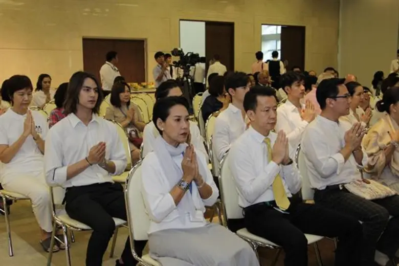 ช่อง 3 ถือฤกษดีทำบุญเลี้ยงพระ ตอนรับพุทธศักราชใหม่ 2561