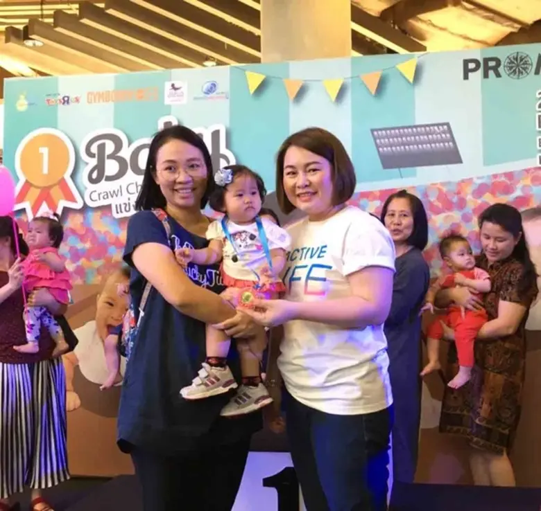 น้องๆ ลงสนามแข่งขันคลานในงาน “Baby Crawl Challenge”