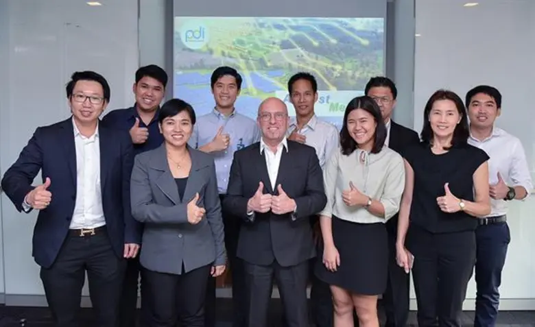 คุณฟรานซิส แวนเบลเลน กรรมการผู้จัดการ พร้...