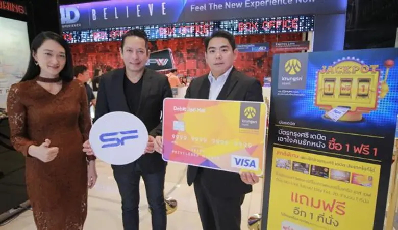 นายอาจหาญ เพ็ชรดี (ขวา) ผู้อำนวยการอาวุโส...