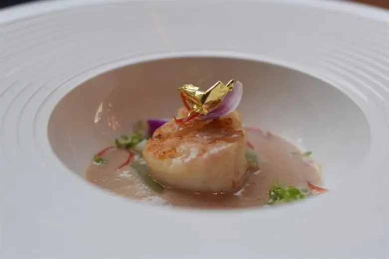 ซานเปลเลกรีโน และอัคควา ปันนา ขอนำเสนอเมนูอาหารไทยต้นตำรับ โดยเชฟป้อม จากห้องอาหาร เสน่ห์จันทน์ กรุงเทพฯ เจ้าของดาวมิชลินสตาร์  ณ ห้องอาหาร แซฟฟรอน บันยันทรี ภูเก็ต รีสอร์ท ในวันที่ 6-7 เมษายน 2561