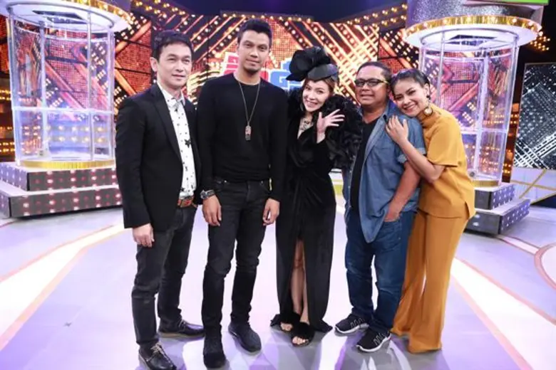 ทำเอาสตูดิโอ เจ เอส แอลฯ แทบแตก เมื่อ "ป๋...