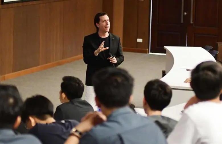 เมื่อเร็วๆ นี้ มร. อัลฟอนโซ อัลบายซ่า รอง...