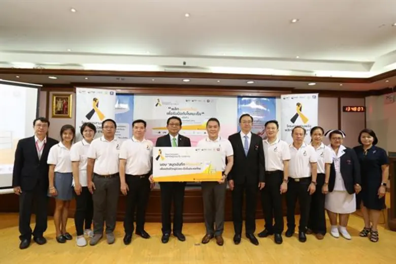 ดร.ชาญกฤช เดชวิทักษ์ (ที่ 7 จากขวา) นายกส...