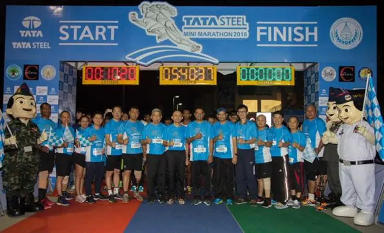 นายราจีฟ มังกัล (ที่ 7 จากขวา) กรรมการผู้...