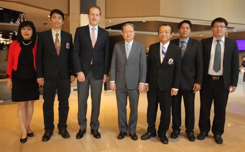 สนธิรัตน์ สนธิจิรวงศ์ รัฐมนตรีว่าการกระทร...