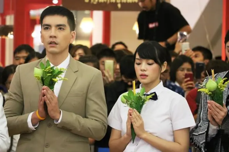 เฌอปราง BNK48 นำทัพดาราศิลปินรับประกาศเกียรติคุณ “ทูตพระพุทธศาสนาวันมาฆบูชา 2561”