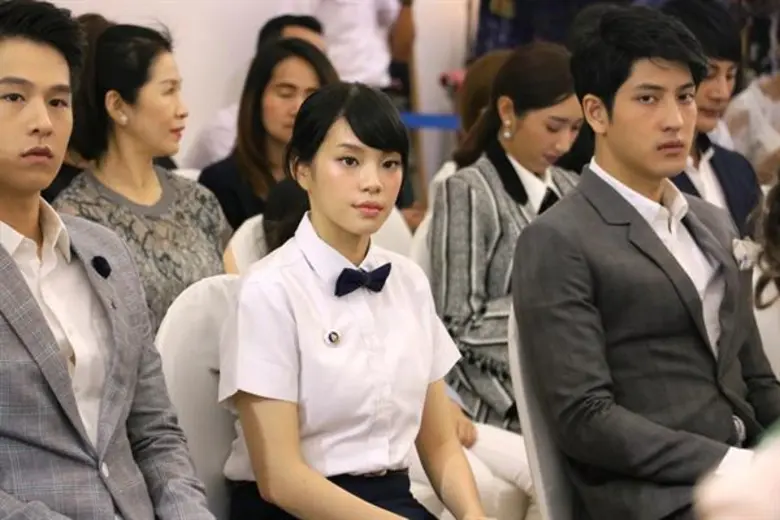 เฌอปราง BNK48 นำทัพดาราศิลปินรับประกาศเกียรติคุณ “ทูตพระพุทธศาสนาวันมาฆบูชา 2561”