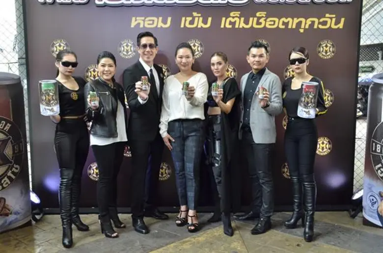 สุทิพา ปัญญามหาทรัพย์ (คนกลาง) ประธานเจ้า...