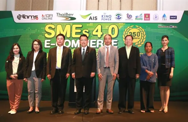 นางสาวอรลดา เผ่าวิบูล (ขวา) กรรมการบริหาร...