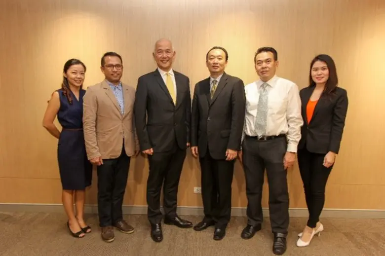 คุณชาญชัย พันธุ์โสภา (ที่ 4 จากซ้าย) กรรม...