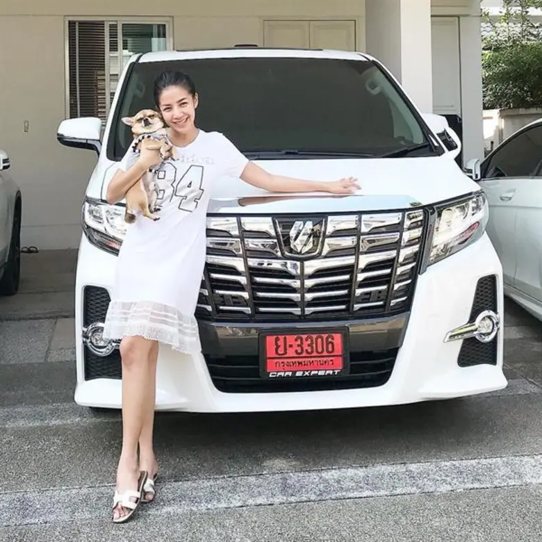 เม้าท์แรง! ใบเตย-จ๊ะ อาร์สยาม แข่งถอยรถหรู..โต้..ปัดอวดรวย!!