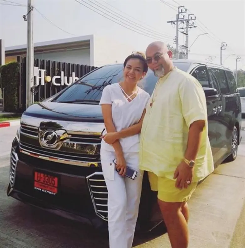 เม้าท์แรง! ใบเตย-จ๊ะ อาร์สยาม แข่งถอยรถหรู..โต้..ปัดอวดรวย!!