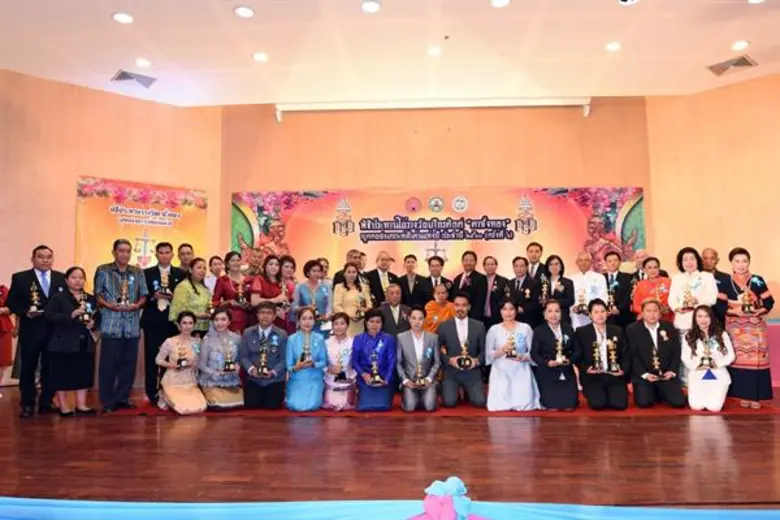 รายการ 'รามาสแควร์' รับโล่รางวัลเกียรติยศ 'ตาชั่งทอง' ปี 2560