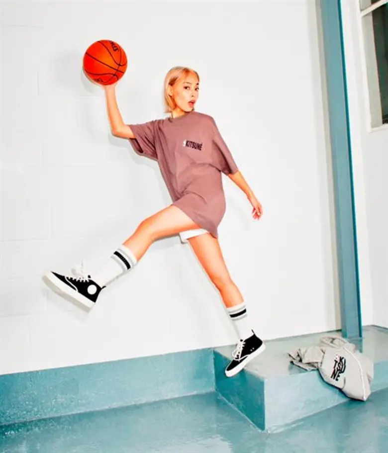 MAISON KITSUNE x NBA CAPSULE ซึ่งจัดทำ Collection สุดพิเศษและนำมาขายที่ SIWILAI Store ศูนย์การค้าเซ็นทรัล เอ็มบาสซี ที่เดียวในประเทศไทย