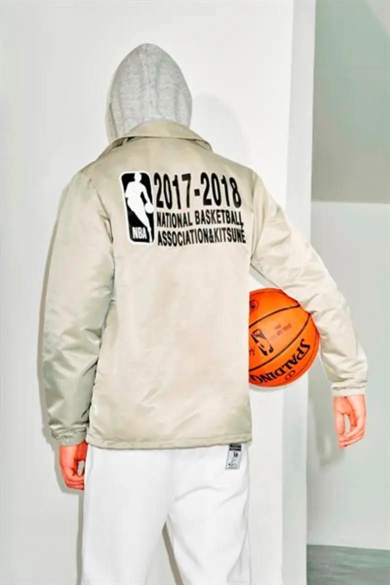 MAISON KITSUNE x NBA CAPSULE ซึ่งจัดทำ Collection สุดพิเศษและนำมาขายที่ SIWILAI Store ศูนย์การค้าเซ็นทรัล เอ็มบาสซี ที่เดียวในประเทศไทย