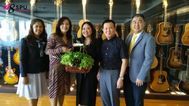 ผศ.ดร.รวิภา อัครจินดานนท์ คณบดีคณะบริหารธ...