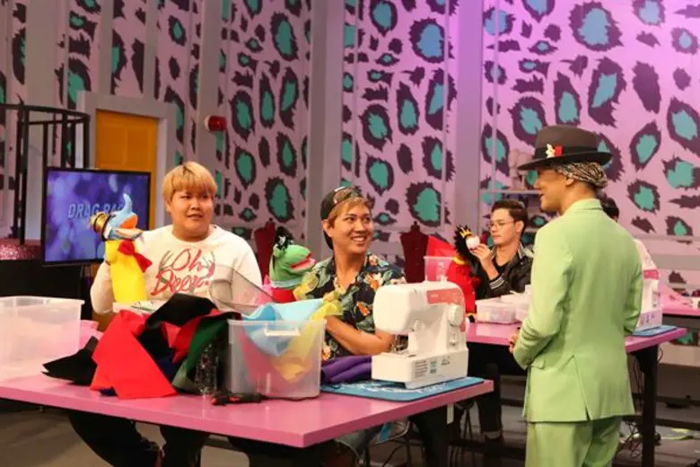 คริส หอวัง นำทีมกูรูแฟชั่นตัดสิน Drag Race Thailand ในโจทย์ ชุดราตรีที่จะไม่ลาตาย!