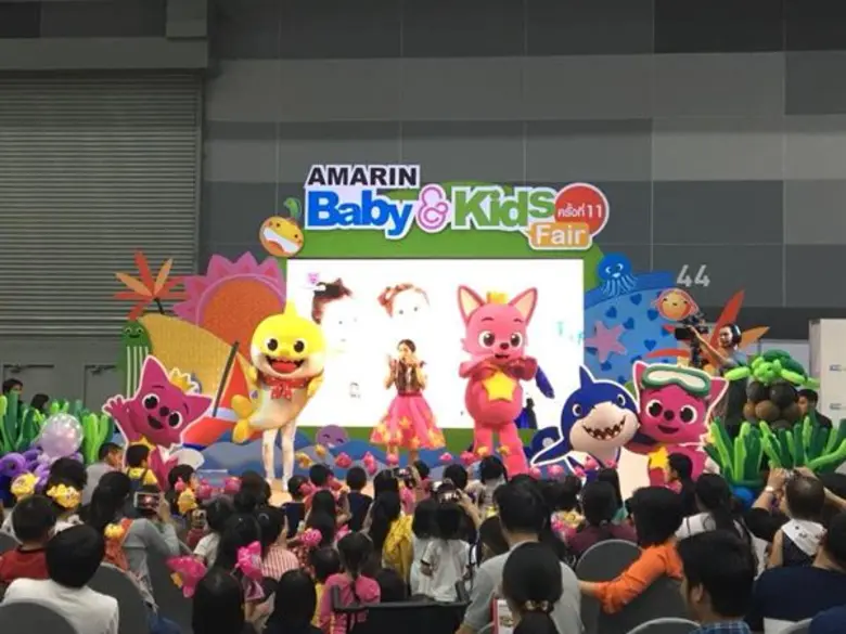 เพื่อเป็นการเฉลิมฉลองยอดชมบนยูทูป Pinkfon...