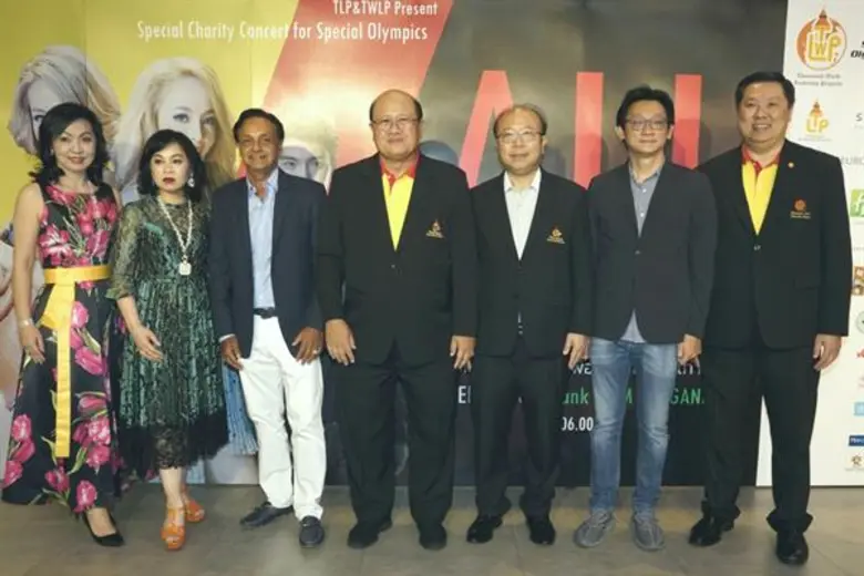 เมื่อเร็วๆ นี้ – รศ.ดร.นริศ ชัยสูตร (กลาง...