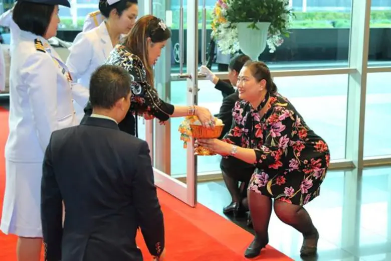 สมเด็จพระเจ้าอยู่หัว ทรงพระกรุณาโปรดเกล้า...