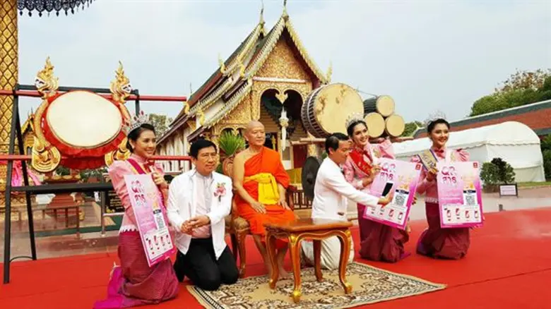 นายชาติชาย พยุหนาวีชัย ผู้อำนวยการธนาคารอ...