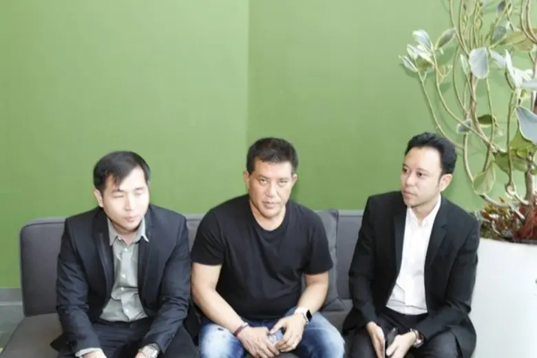 "พาที สารสิน" มอบช่อดอกไม้แสดงความยินดีกั...