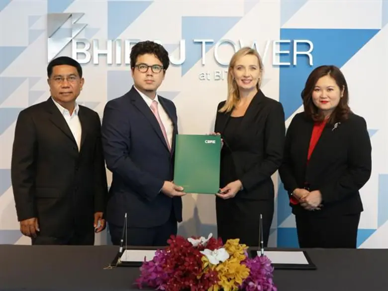 บรรยายใต้ภาพ : นายปิติภัทร บุรี (ที่2 จาก...