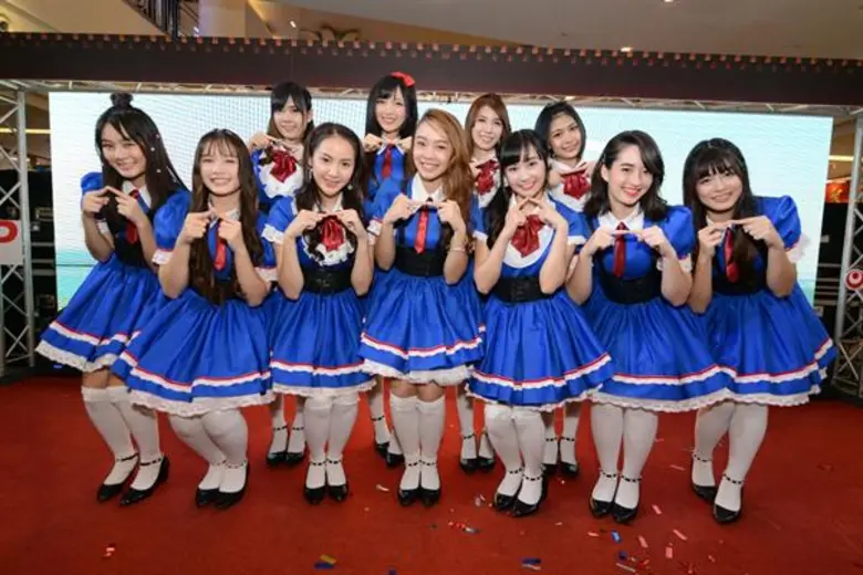 “แบงค์ ธิติ” โชว์สเต๊ปมุ้งมิ้ง กับเกิร์ลไอดอลกรุ๊ป “SWEAT16” ในงานโอกินาว่า แฟร์ฯ