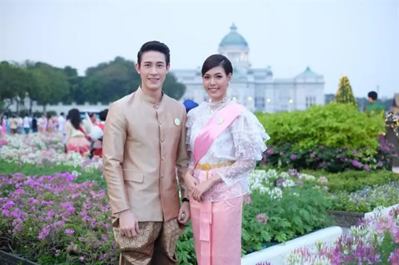 งดงาม สง่างาม “ช่อง 8” ส่งพระนาง ร่วมงาน “อุ่นไอรัก คลายความหนาว”