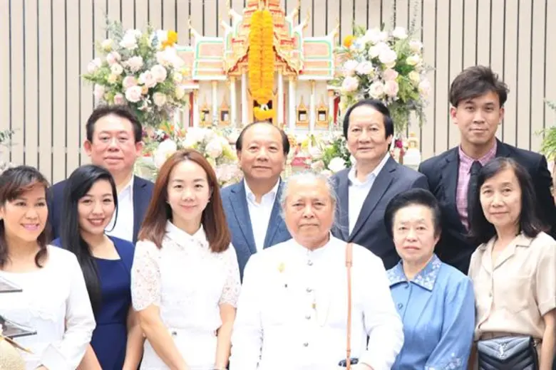 ครบรอบส่งสัญญาณ คณะผู้บริหารช่อง 3 นำโดย ...