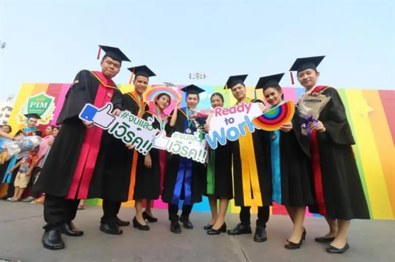 บรรยากาศความสำเร็จของเหล่าบัณฑิตในพิธีประ...