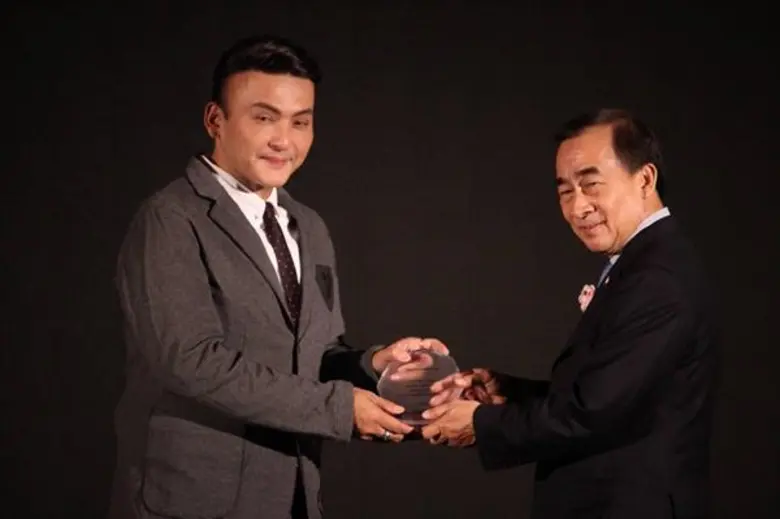 ชัช ทรงธรรม หน้าบานละครสองเรื่องที่ร่วมจัดได้รับรางวัล