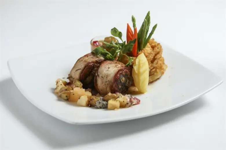 ห้องอาหารแคลิฟอร์เนีย สเต็ก โรงแรมแคนทารี...