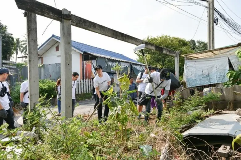 เครื่องประดับแบรนด์ดัง "แพนดอร่า" ส่งพนักงานซ่อม-สร้างบ้านผู้ยากไร้ที่อ่อนนุช
